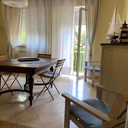 Appartamento Stella Marina A Due Passi Dal Mare E Dal Centro Marina di Carrara Kültér fotó